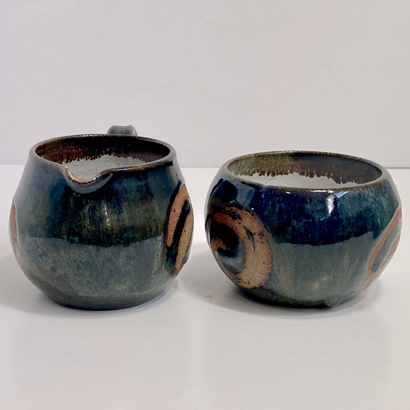 Studio Art Pottery Earthenware Creamer and Sugar Drip Glaze Signed Swan 1975 - Picture 4 of 10